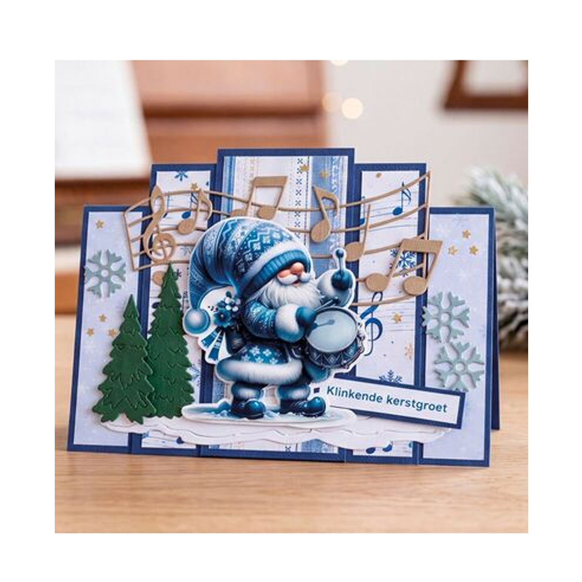 Berrie's Beauties Winter Gnome Wonders Winter Gnome Melodies snijmallenset (BBD10144) van Find It Trading met rechte en golvende notenbalken, g-sleutels en losse muzieknoten