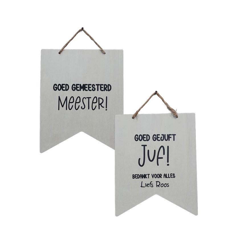 Houten vlag met tekst goed gejuft juf of goed gemeesterd meester. ook te personaliseren. Jej hobby
