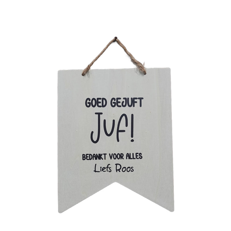 Houten vlag met tekst goed gejuft juf of goed gemeesterd meester. ook te personaliseren. Jej hobby
