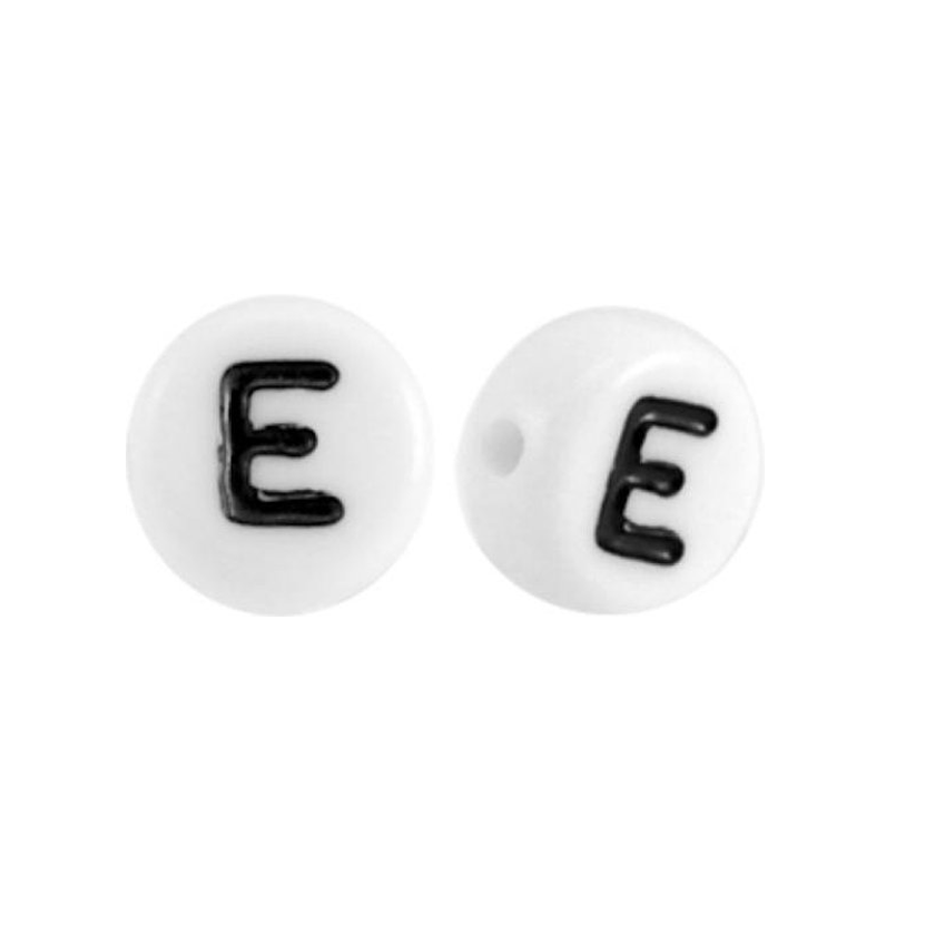 Letter kraal wit met zwarte letter E