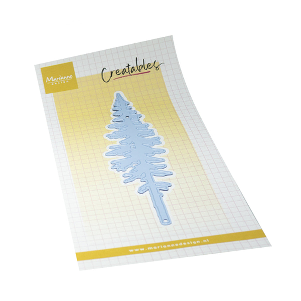 Marianne Design Creatables stansmal Spruce LR0975 in de vorm van een gedetailleerde dennenboom voor het maken van kerstkaarten en winterse papierprojecten.