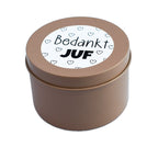 Deze geurkaarsjes in blik zijn verkrijgbaar in meerdere kleuren en kunnen gepersonaliseerd worden. Heel leuk als juffen cadeau