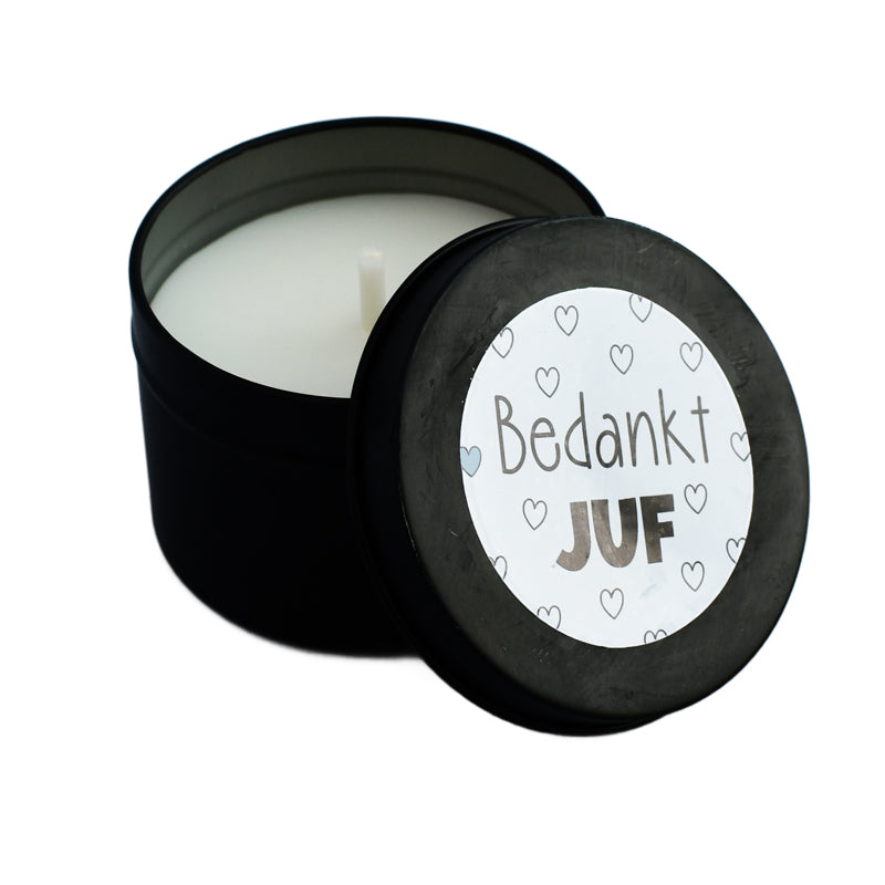 Deze geurkaarsjes in blik zijn verkrijgbaar in meerdere kleuren en kunnen gepersonaliseerd worden. Heel leuk als juffen cadeau