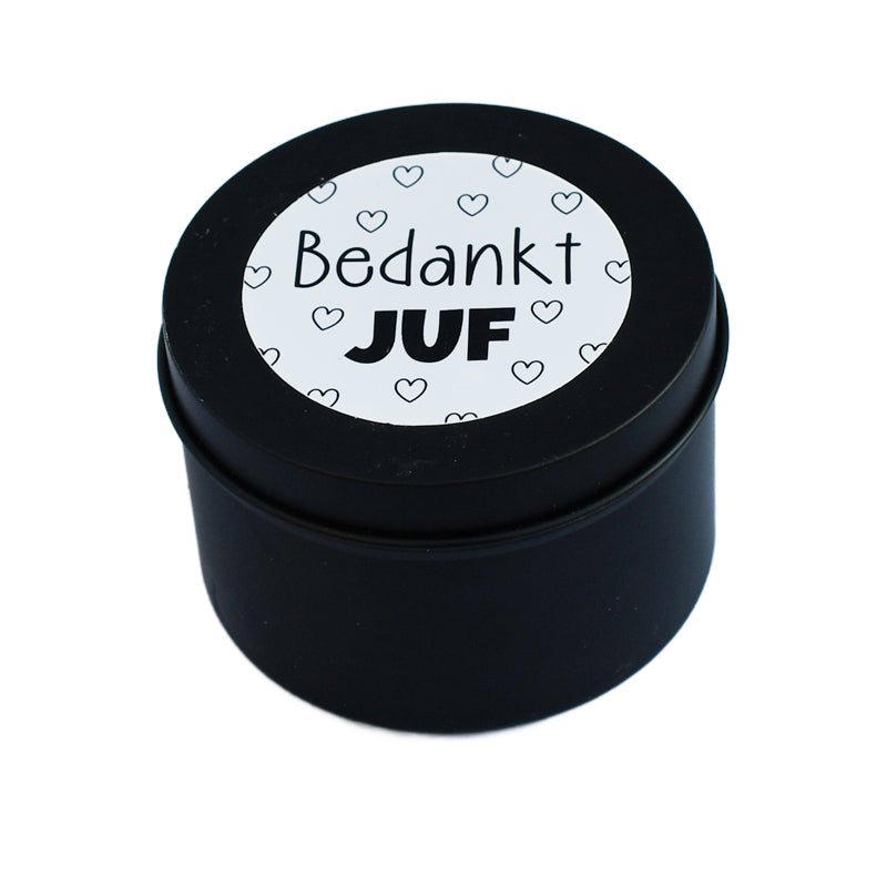 Deze geurkaarsjes in blik zijn verkrijgbaar in meerdere kleuren en kunnen gepersonaliseerd worden. Heel leuk als juffen cadeau