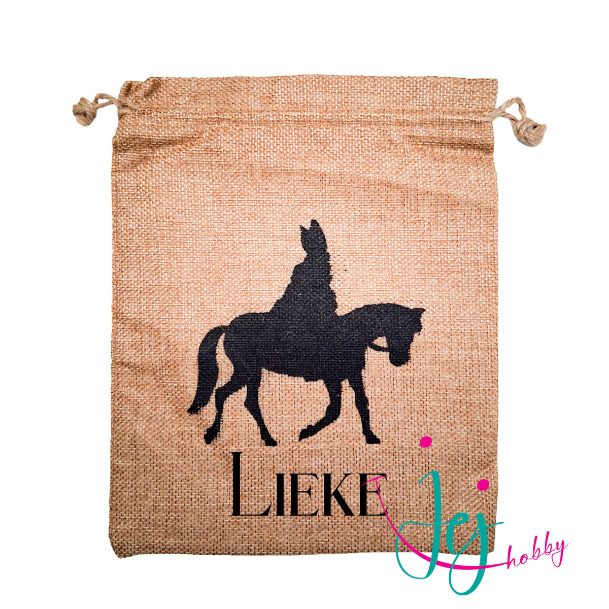 gepersonaliseerd Jute pepernootzakje van 20x25 cm met zwarte afbeelding van Sinterklaas op het paard. Keuze uit diverse lettertypen