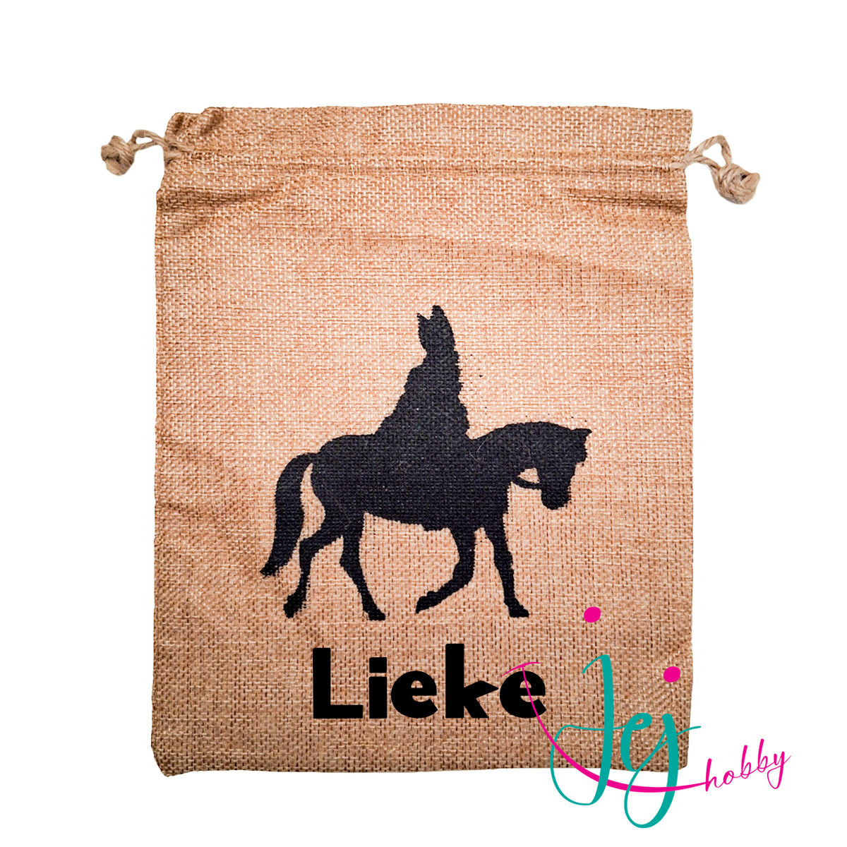 gepersonaliseerd Jute pepernootzakje van 20x25 cm met zwarte afbeelding van Sinterklaas op het paard. Keuze uit diverse lettertypen