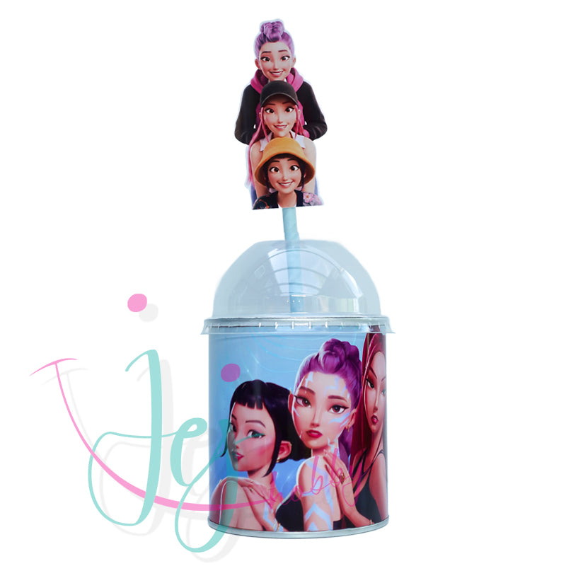 traktatie kpop golden party pringles voor schooltraktatie. Deze versie is met dome en kpop rietje. de dome kunt u vullen met iets lekkers of een uitdeelcadeau.